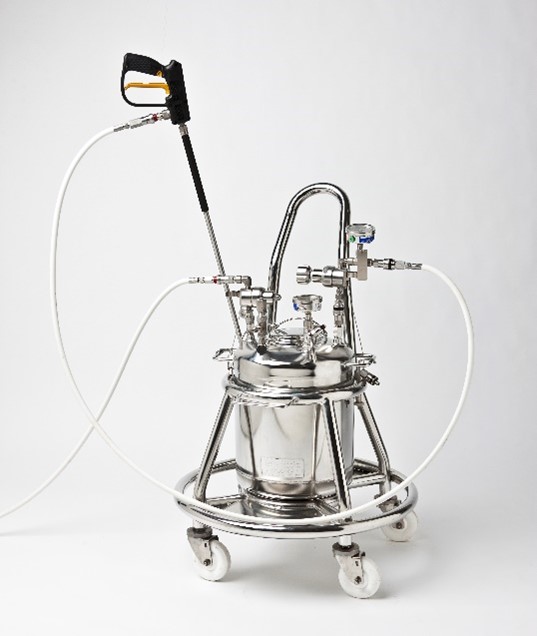 Cleanroom pressure jet and mopping system